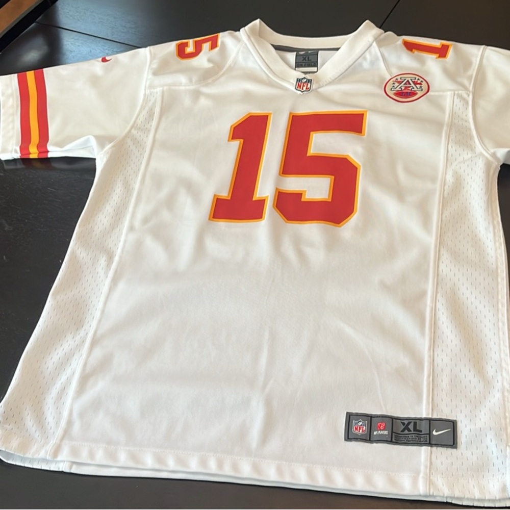 NFL Nike Patrick Mahomes Jersey Youth size XL